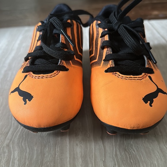 Puma Tacto II Junior soccer shoe. US 8 - Picture 9 of 10